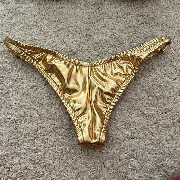 Gold and white bikini with sash ! - Picture 8 of 10